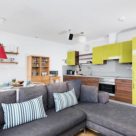 Stylish 2 Bedroom Flat With Balcony In Londres Exterior foto